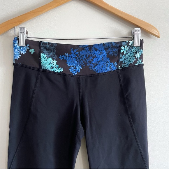 Lululemon Gather and Grow Crop Leggings Black Floral Waistband Size 6 - Picture 4 of 7